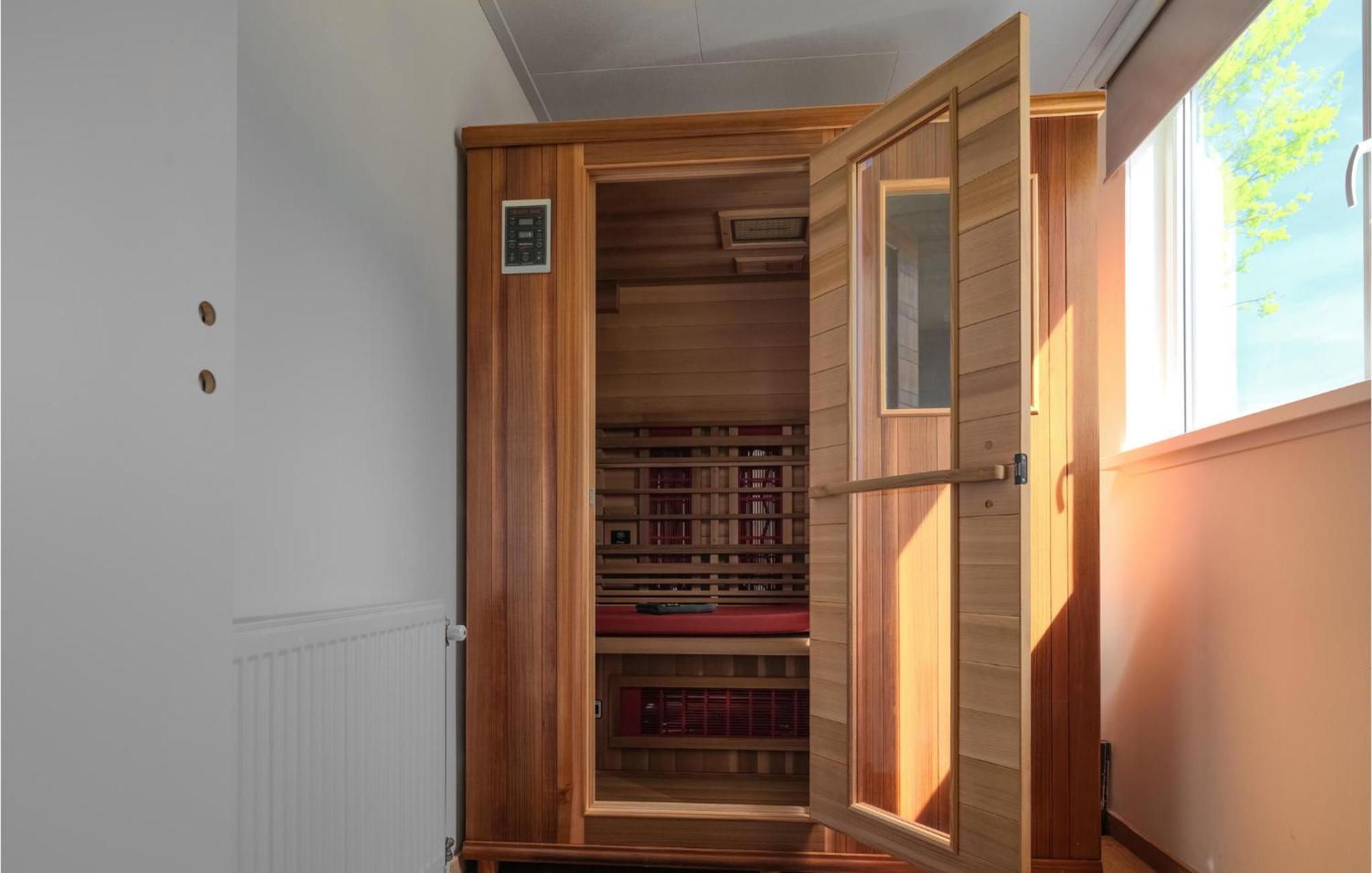 Nice Home In Heinkenszand With Sauna Exteriör bild